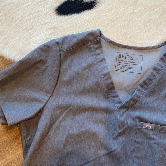 FIGS Catarina One-Pocket Scrub Top in grey - Picture 8 of 9